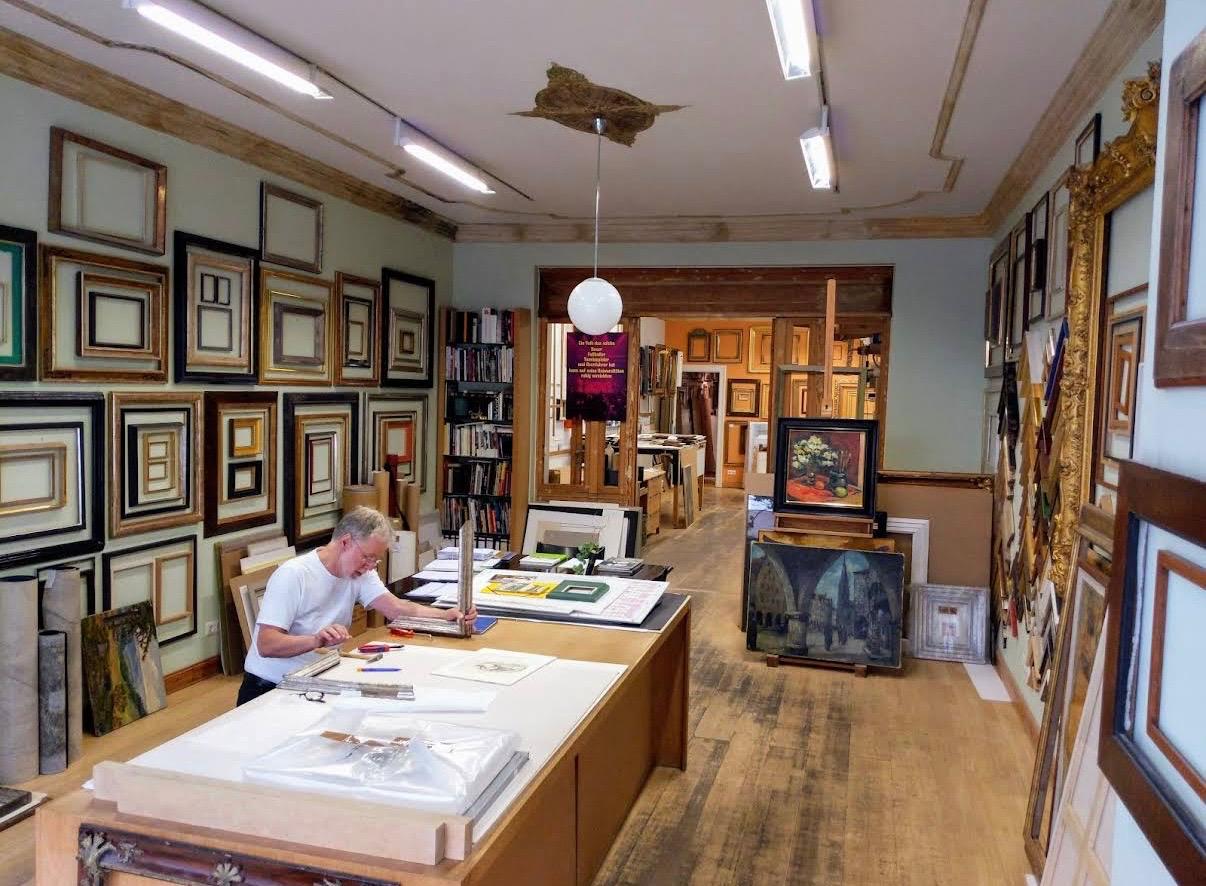 Kunstwerkstatt Broszat – Werkstatt mit Rahmensammlung